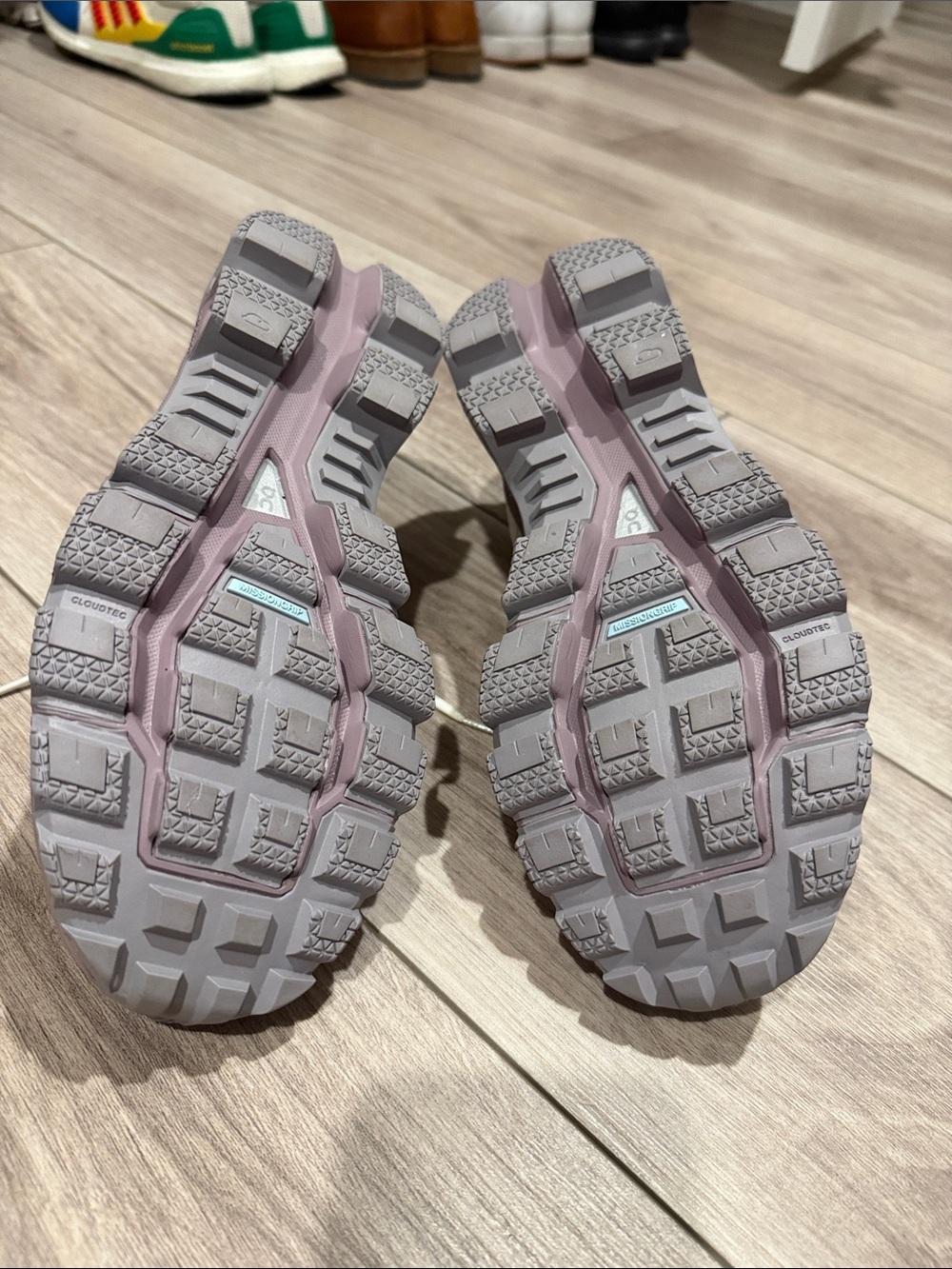 On Running Cloudventure Women's Trail Shoes in Ice Heron, 7.5 - Picture 6 of 7